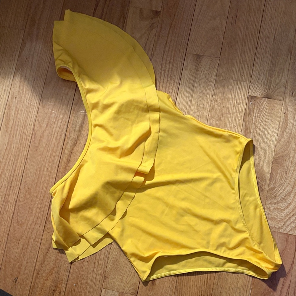 One-Shoulder Ruffle Yellow Swimsuit - Picture 2 of 4